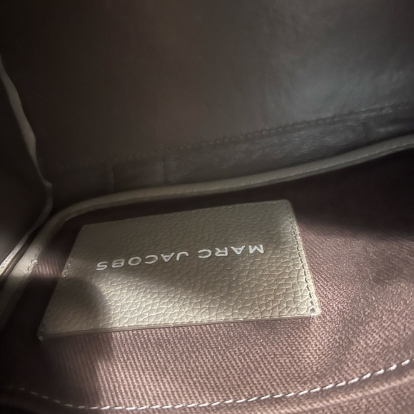 Marc Jacob’s like new THE LEATHER MINI TOTE BAG in cement color w/dust bag - Picture 9 of 9